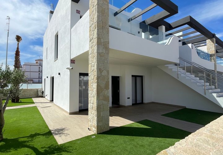 Rækkehus i Torrevieja, Alicante, Torrevieja - € 363.500 | Ref: 19641289-01 - foto 1