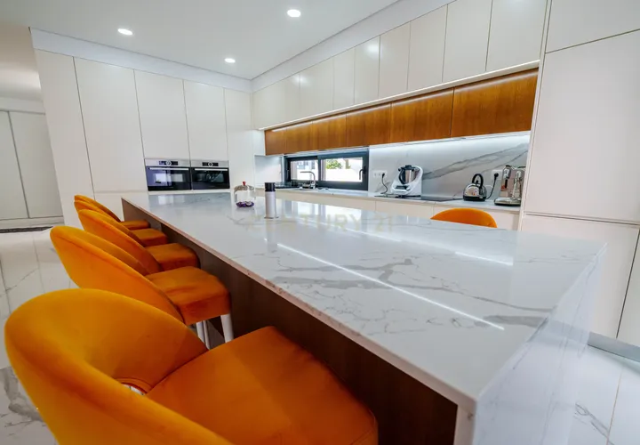 Villa a Ponta Delgada, Sao Miguel, Ponta Delgada - € 750.000 | Ref: C0519-00203 - foto 1