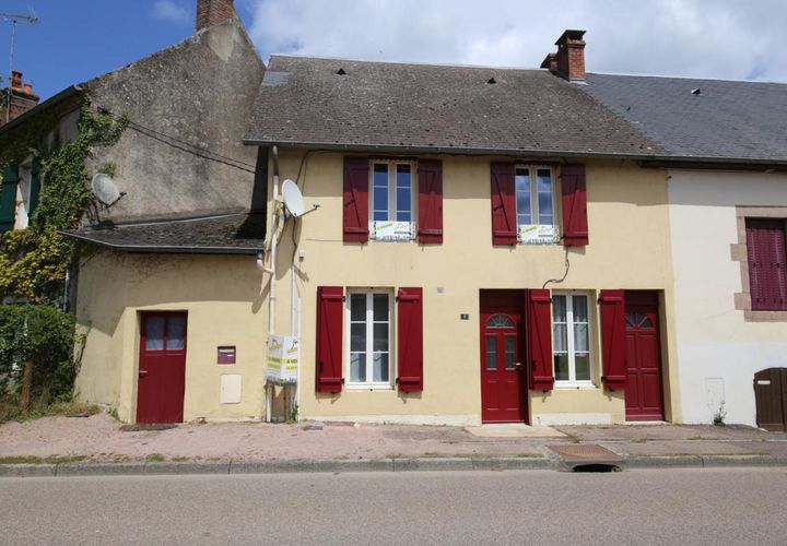 Landsbyhus i Mesvres, Saone-et-Loire, Mesvres - € 65.000 | Ref: 5973 - foto 1