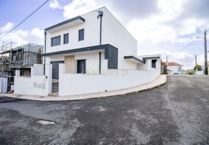 Villa a Camarate, Lisbon, Camarate - € 735.000 | Ref: C0246-03548 - foto 1