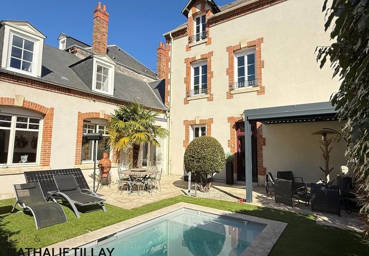 Villa a Orleans, Loiret, Orleans - € 815.000 | Ref: 340934471689 - foto 1