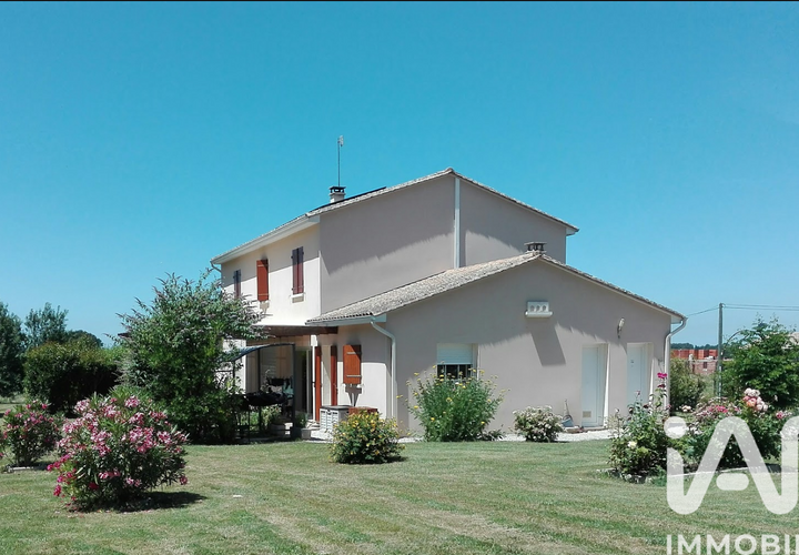 Villa a Polignac, Charente-Maritime, Polignac - € 399.500 | Ref: 91070 - foto 1
