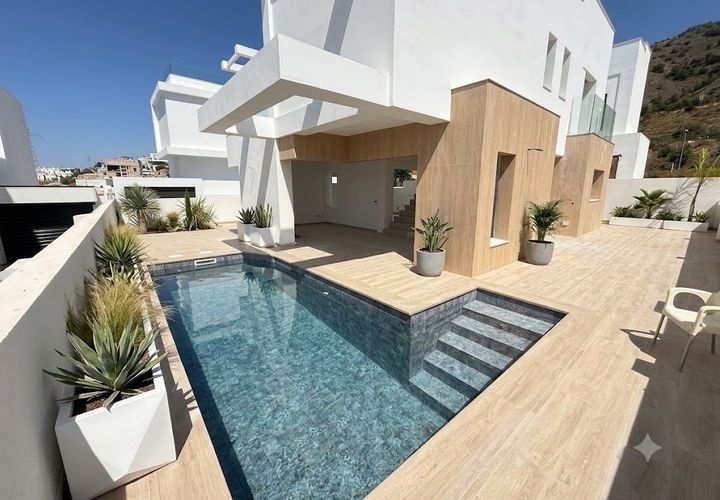 Villa en Nerja, Malaga, Nerja - € 775.000 | Ref: MLH1012 - photo 1