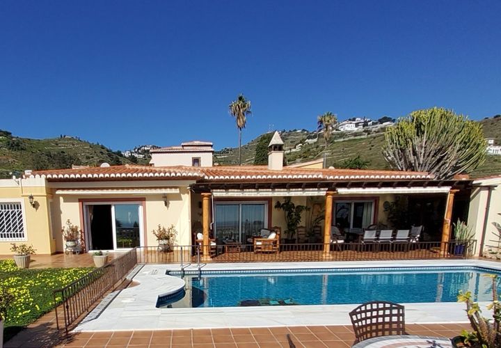 Villa i Almunecar, Granada, Almunecar - € 1.400.000 | Ref: PSRE-V1222 - foto 1