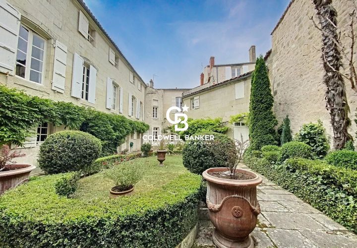 Villa i Saintes, Charente-Maritime, Saintes - € 899 000 | Ref: 00120PB - foto 1