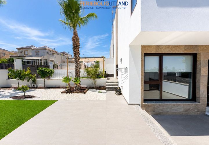 Byhus i Torrevieja, Alicante, Torrevieja - € 429.000 | Ref: FBU21835 - foto 1