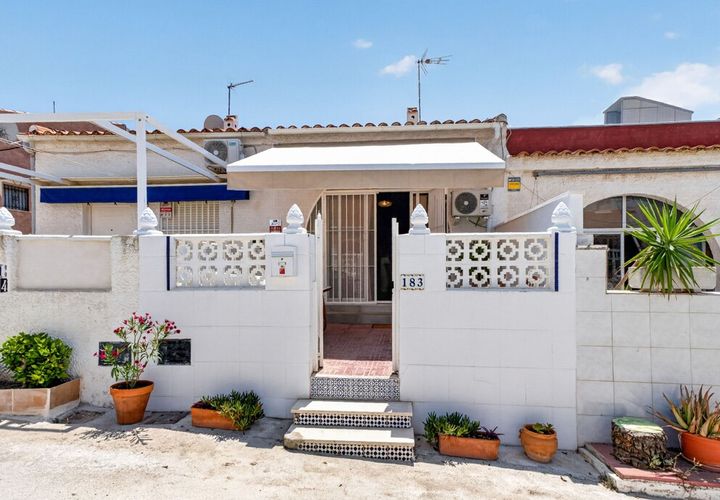 Landsbyhus i Torrevieja, Alicante, Torrevieja - € 114.900 | Ref: JHN0812 - foto 1
