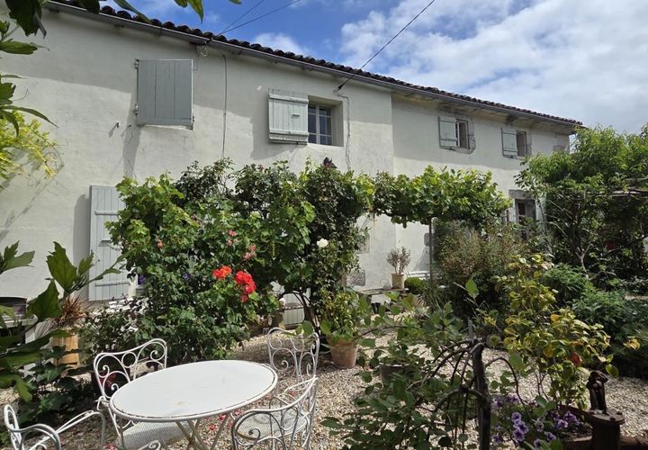 Villa a Saint-Thomas-De-Conac, Charente-Maritime, Saint-Thomas-De-Conac - € 388.000 | Ref: JP4456 - foto 1