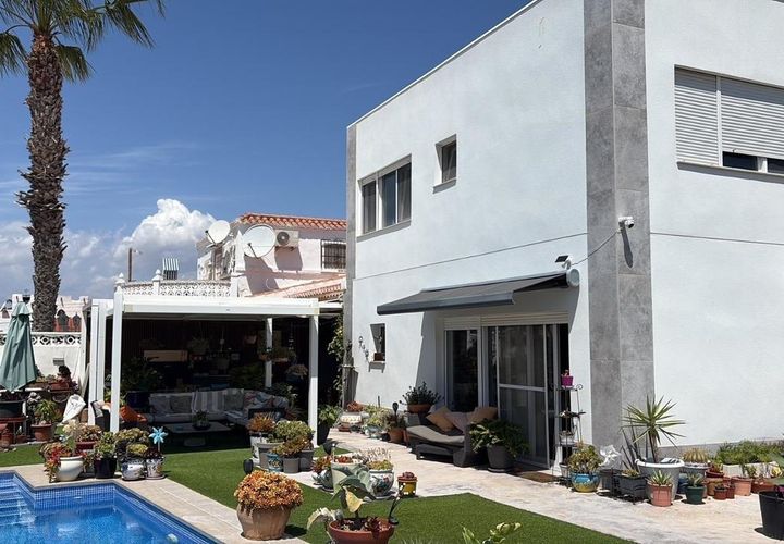 Villa a Torrevieja, Alicante, Torrevieja - € 465.000 | Ref: 784398 - foto 1