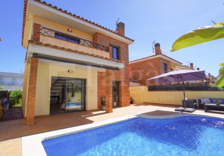 Villa a Empuriabrava, Gerona, Empuriabrava - € 490.000 | Ref: 509 - foto 1