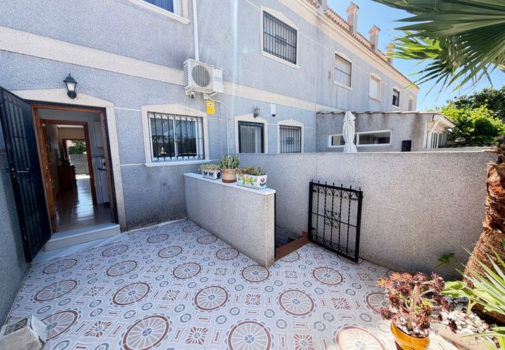 Byhus i Playa Flamenca, Alicante, Playa Flamenca - € 309.000 | Ref: 2-16168/77951 - foto 1