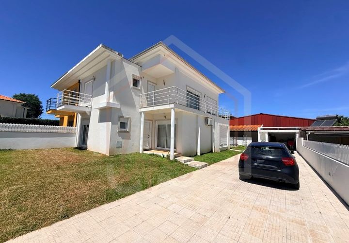 Villa i Alquerubim, Aveiro, Alquerubim - € 359.000 | Ref: I99P8284409 - foto 1