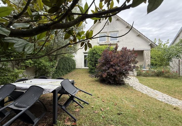 Villa a Orleans, Loiret, Orleans - € 339.000 | Ref: 3011444449 - foto 1