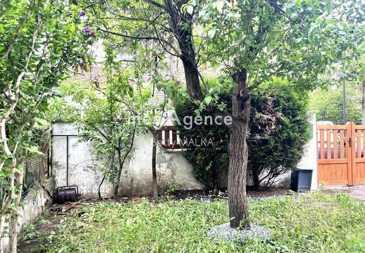 Villa i Stains, Seine-Saint-Denis, Stains - € 400.000 | Ref: 204889 - foto 1