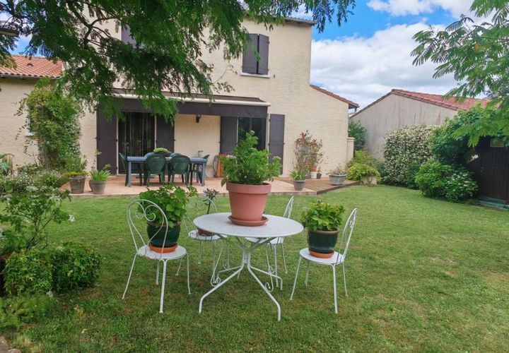 Villa i Saintes, Charente-Maritime, Saintes - € 349.000 | Ref: 204608 - foto 1