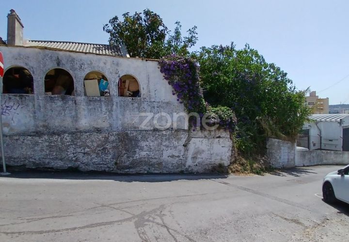 Helårsgrund i Amadora, Lisbon, Amadora - € 550.000 | Ref: ZMPT589240 - foto 1