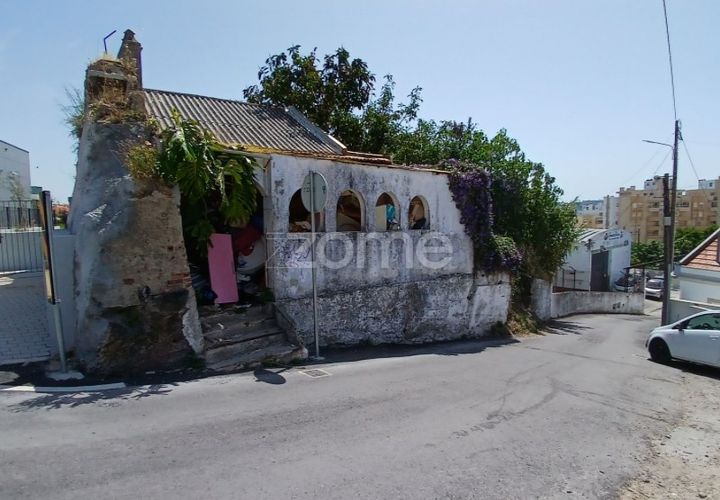 Grond in Amadora, Lisbon, Amadora - € 550.000 | Ref: ZMPT589240 - foto 1