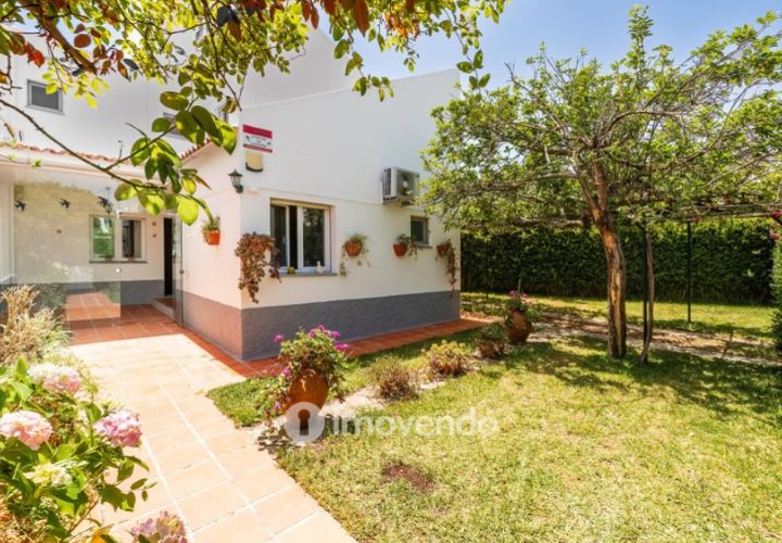 Villa i Carnaxide, Lisbon, Carnaxide - € 750 000 | Ref: IMO-120275 - foto 1