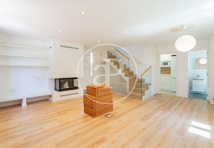 Villa a Madrid, Madrid, Madrid - € 3.100/mes | Ref: AM2606059 - foto 1