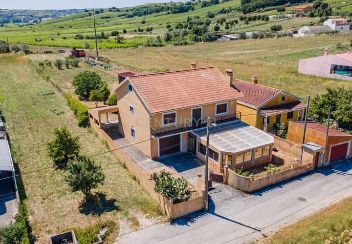 Villa i Alenquer, Lisbon, Alenquer - € 375.000 | Ref: C0364-06068 - foto 1