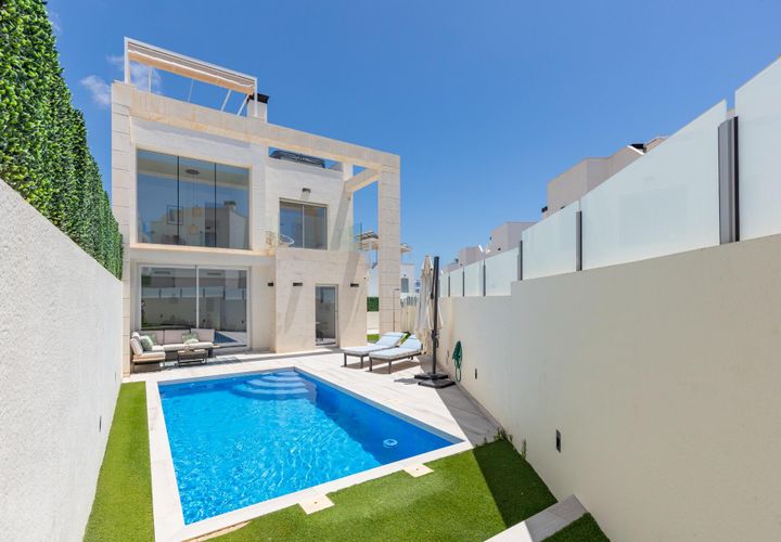 Villa i Orihuela Costa, Alicante, Orihuela Costa - € 590.000 | Ref: MLSC4804937 - foto 1