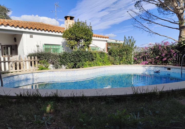 Villa a Chiva, Valencia, Chiva - € 1.600/mes | Ref: EXP08912/8930 - foto 1