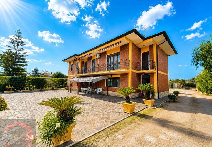 Villa a Latina, Latina, Latina - € 495.000 | Ref: 3160 - foto 1