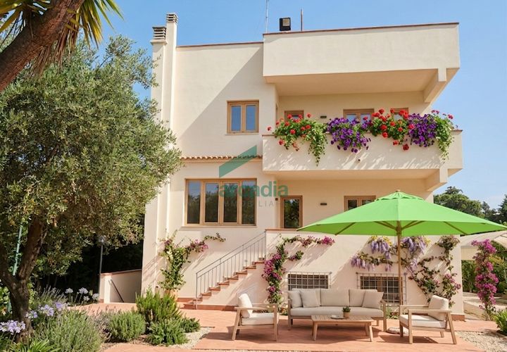 Villa in Bari, Bari, Bari - € 400.000 | Ref: 12061/2026 - foto 1