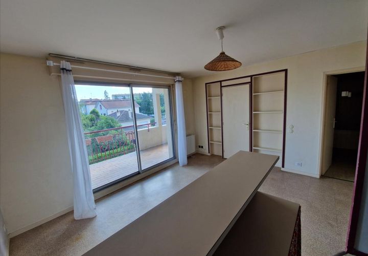Apartament a Riom, Puy-de-Dome, Riom - € 500/mes | Ref: VBPRAGHERI - foto 1