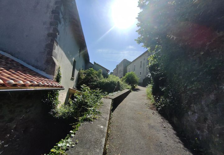 Herregård i Confolens, Charente, Confolens - € 25 000 | Ref: 12911 - foto 1