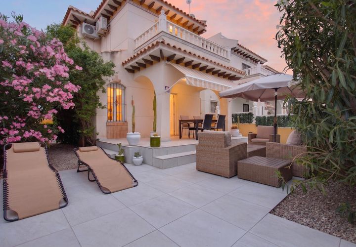 Villa in Cabo Roig, Alicante, Cabo Roig - € 239.000 | Ref: 27-68-490-11-799/78165 - foto 1