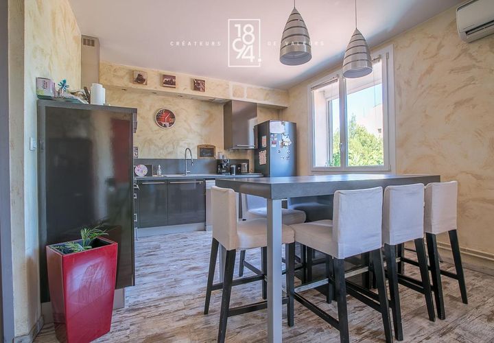 Dupleks i Marseille, Bouches-du-Rhone, Marseille - € 300 000 | Ref: S2SF-QMC-2SB - foto 1