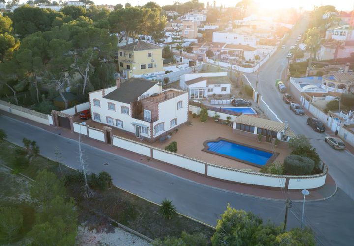 Villa i Altea, Alicante, Altea - € 930.000 | Ref: CLDMLS-55345 - foto 1
