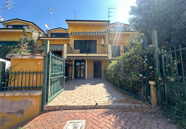 Villa i Guidonia Montecelio, Rome, Guidonia Montecelio - € 175.000 | Ref: san2 - foto 1