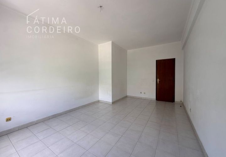 Apartament a Almada, Setubal, Almada - € 1.100/mes | Ref: 37.26 - foto 1