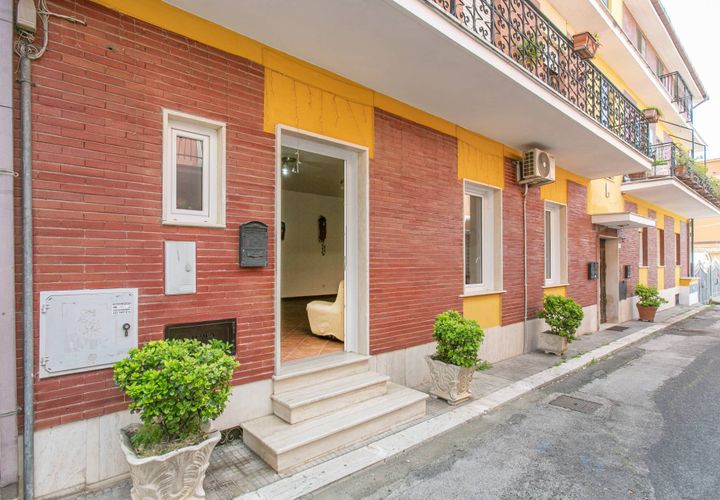L'establiment comercial a Ardea, Rome, Ardea - € 800/mes | Ref: 1001-756 - foto 1