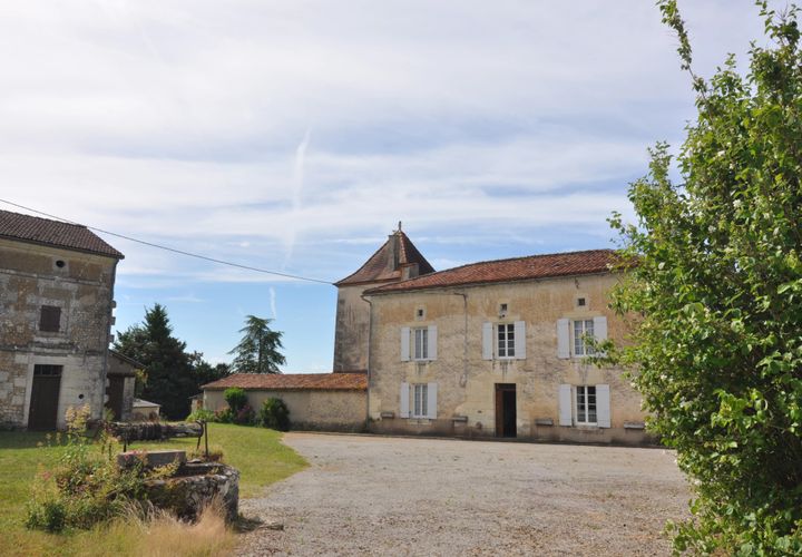 Villa i Aubeterre-sur-Dronne, Charente, Aubeterre-sur-Dronne - € 299.600 | Ref: BVI84745 - foto 1