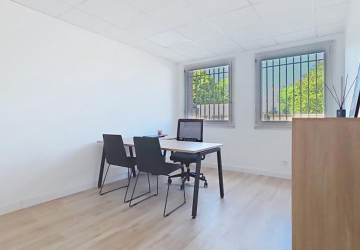 L'establiment comercial a Bron, Rhone, Bron - € 6.600/mes | Ref: Bureau_16m2 - foto 1