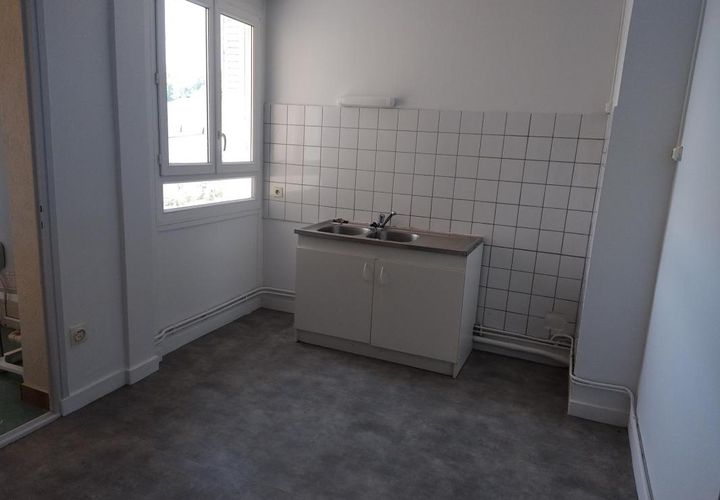 Apartament a Objat, Correze, Objat - € 399/mes | Ref: 260617-135257 - foto 1