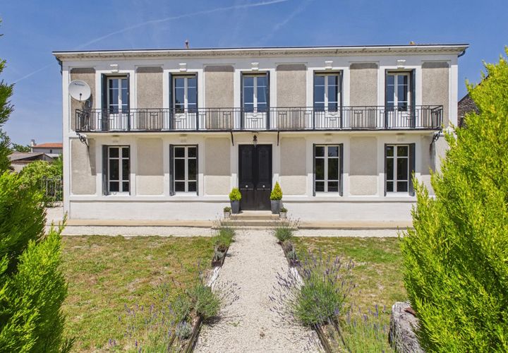 Villa a Barbezières, Charente, Barbezières - € 333.900 | Ref: BVI85490 - foto 1
