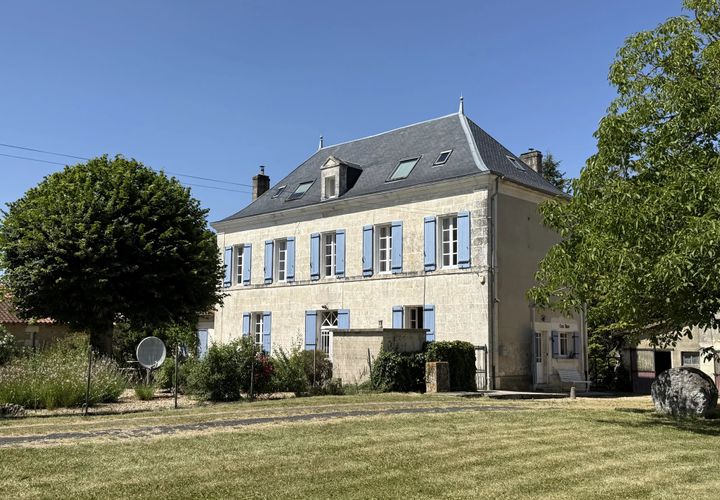 Villa i Aubeterre-sur-Dronne, Charente, Aubeterre-sur-Dronne - € 495.000 | Ref: BVI85330 - foto 1