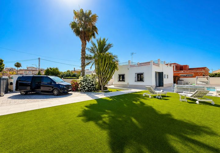 Villa i La Marina, Alicante, La Marina - € 475.000 | Ref: NP:890 - foto 1