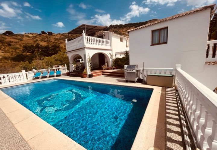 Landejendom i Iznajar, Cordoba, Iznajar - € 385.000 | Ref: ID4040 - foto 1