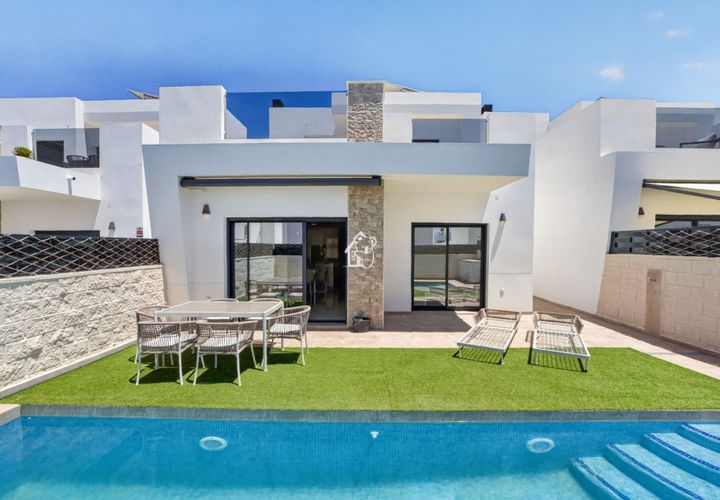 Villa a Benijofar, Alicante, Benijofar - € 2.350/mes | Ref: LUX0079 - foto 1