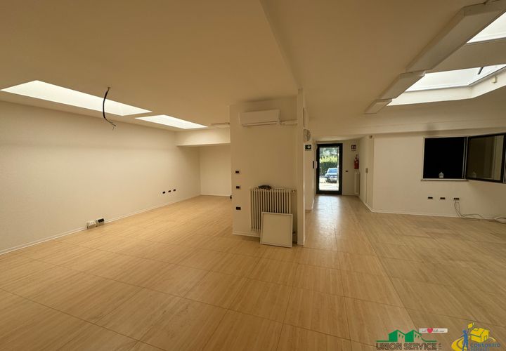 Erhvervsejendom i Parma, Parma, Parma - € 250.000 | Ref: 10954 - foto 1