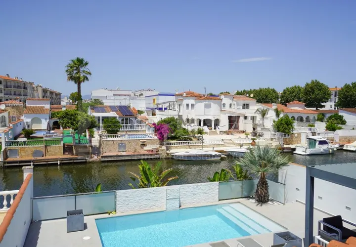 Villa i Empuriabrava, Gerona, Empuriabrava - € 1.450.000 | Ref: 511 - foto 1