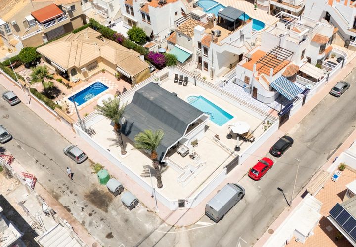 Villa i Torrevieja, Alicante, Torrevieja - € 529.000 | Ref: CBE02-367 - foto 1