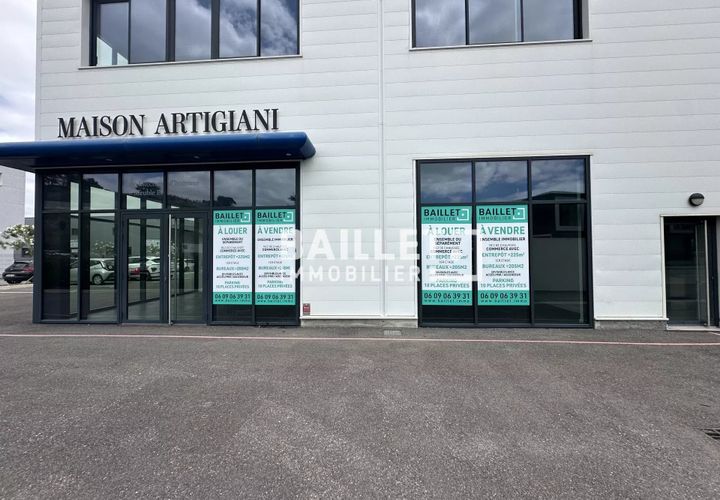 Erhvervsejendom i Frejus, Var, Frejus - € 1.272.000 | Ref: 0989 - foto 1