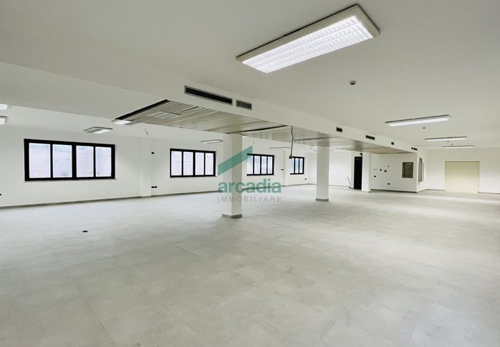 L'establiment comercial a Bari, Bari, Bari - € 300.000 | Ref: 12054/2026 - foto 1