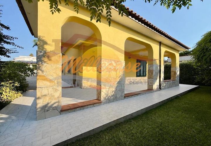 Villa i Siracusa, Siracusa, Siracusa - € 300.000 | Ref: RIF3007/300FONTANEBIANCHE - foto 1